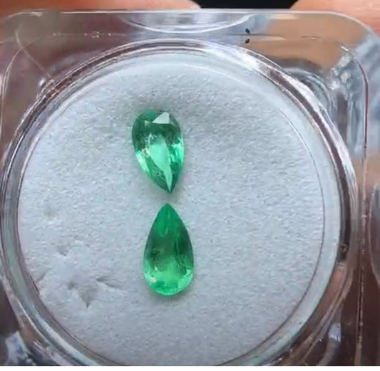 Par de esmeraldas en lagrima sueltas