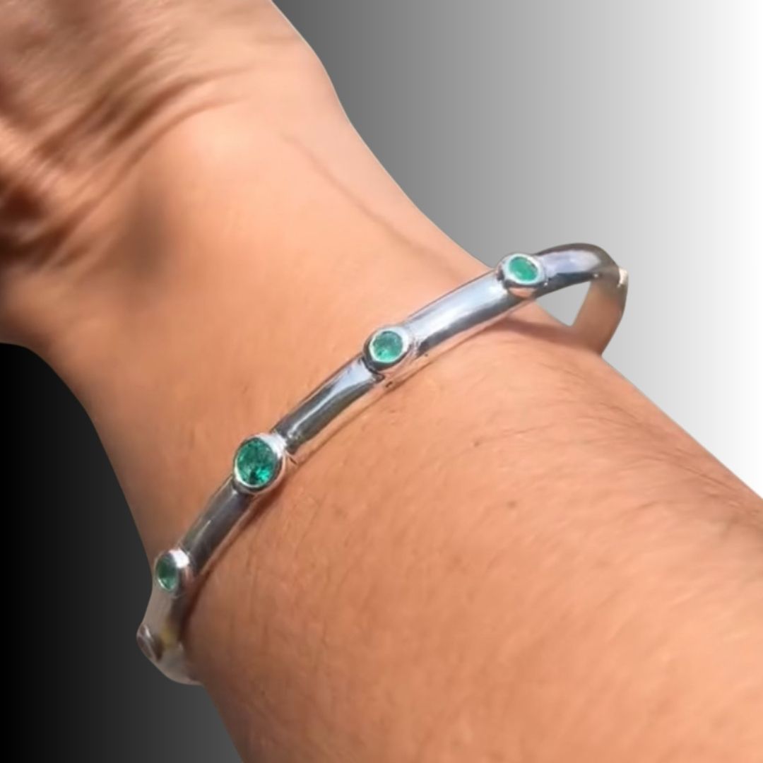Brazalete con esmeralda
