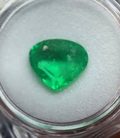 Esmeraldas en corazón AAA