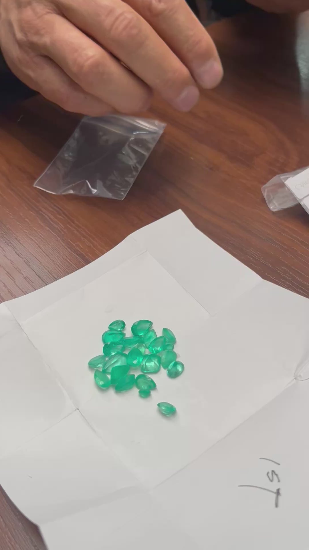 Esmeraldas sueltas talladas corte lagrima